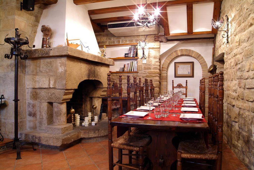 Hotel Merindad De Olite Restaurant photo